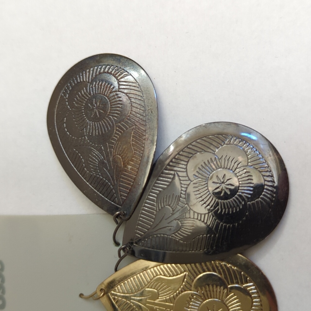 🌻 Charlotte Russe 3-Pack Metal Tear Drop & Large Honeycomb Stud Earrings Bundle - Picture 3 of 7